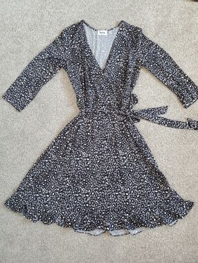 Leota Black & White Leopard Print Long Sleeve Wrap Dress Ruffle Hem